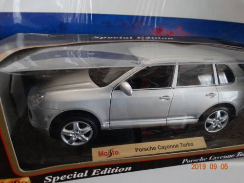 Porsche Cayenne Turbo , 1:18 - Maisto - Special Edition  - Mint Condition - Boxed - Bargain
