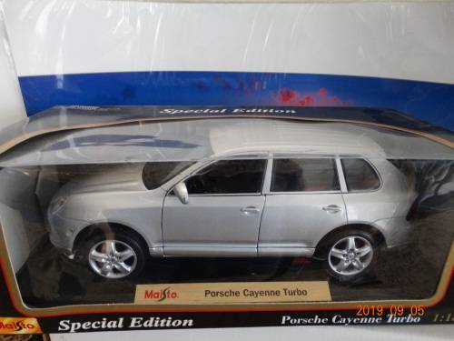 Porsche Cayenne Turbo , 1:18 - Maisto - Special Edition  - Mint Condition - Boxed - Bargain