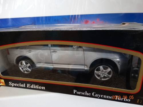 Porsche Cayenne Turbo , 1:18 - Maisto - Special Edition  - Mint Condition - Boxed - Bargain