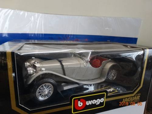 Jaguar SS 100 - 1937 , 1:18 - Bburago   - Mint Condition - Boxed - Bargain