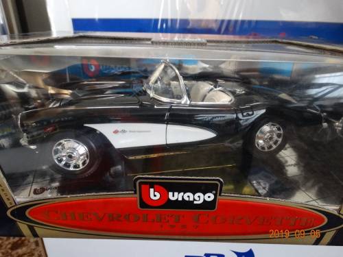 Corvette - 1957 - Black & White , 1:18 - Bburago   - Mint Condition - Boxed - Bargain