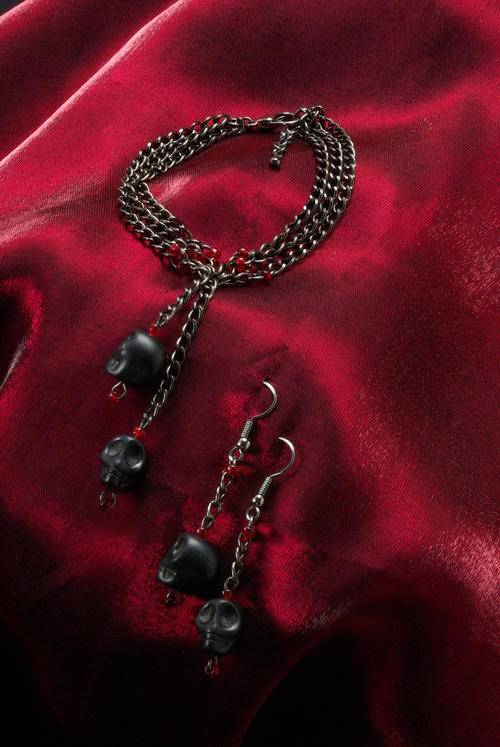 Black Howlite Stone Skulls,Ruby Red Rocaille Beads & Gunmetal Finish Alloy Chain Bracelet & Earrings