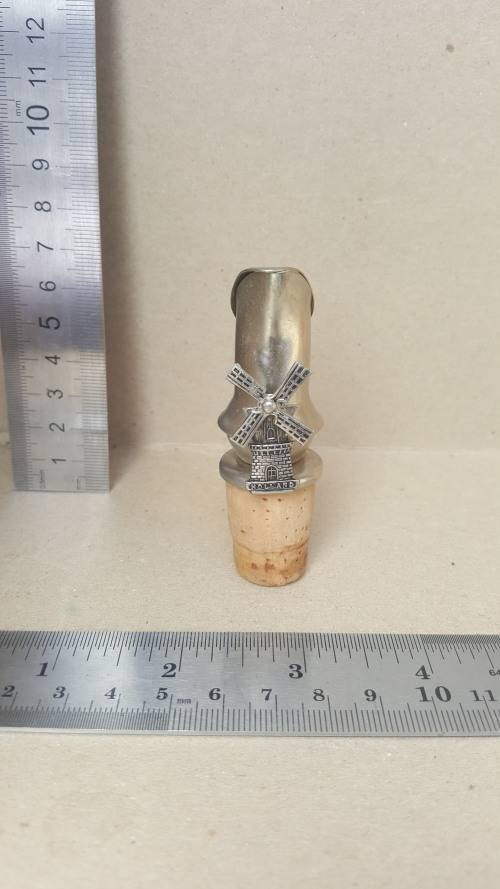 CORK WINE BOTTLE POURER SPOUT/ STOPPER VINTAGE HOLLAND WINDMILL