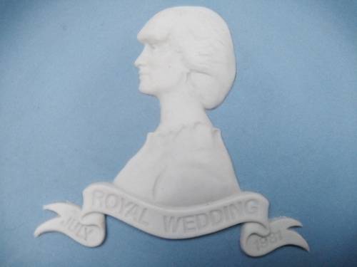 Vintage! Charles And Diana Royal Wedding - 1981 - Pair Of Wedgwood Blue Jasperware Plates (w/stands)