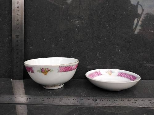 China - Porcelain - Pink Floral Pattern And Gold Gilding - Set Of 4 Rice Bowls And 3 Saucers
