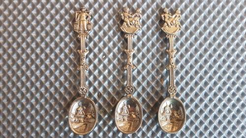 Vintage! Silver Plated Souvenir Spoons With Holder.