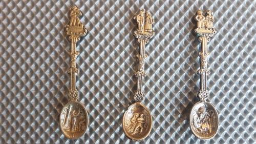 Vintage! Silver Plated Souvenir Spoons With Holder.