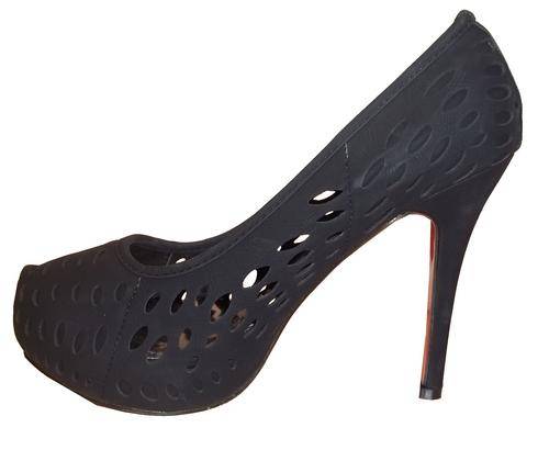 PLUM Delicious Black Heels