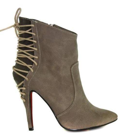 SALE! Plum Kat Ankle Boots (Size 3)