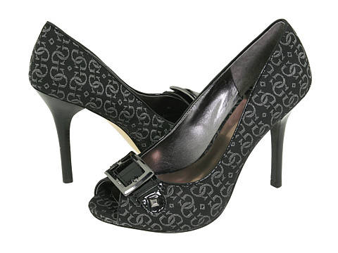 GUESS 'Narlene 2' peep toe pumps (SIZE 3)