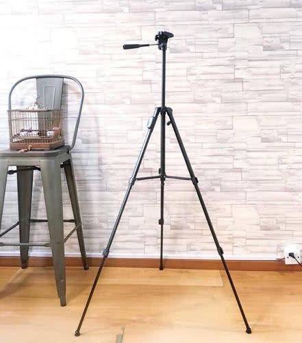 Yunteng 3388 Portable Aluminum Tripod for Cellphones/Cameras with remote shutter