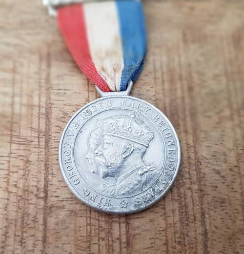 Miniature and Aluminium Full Size Commemorative  Medal Silver Pin-1933 Jubilee