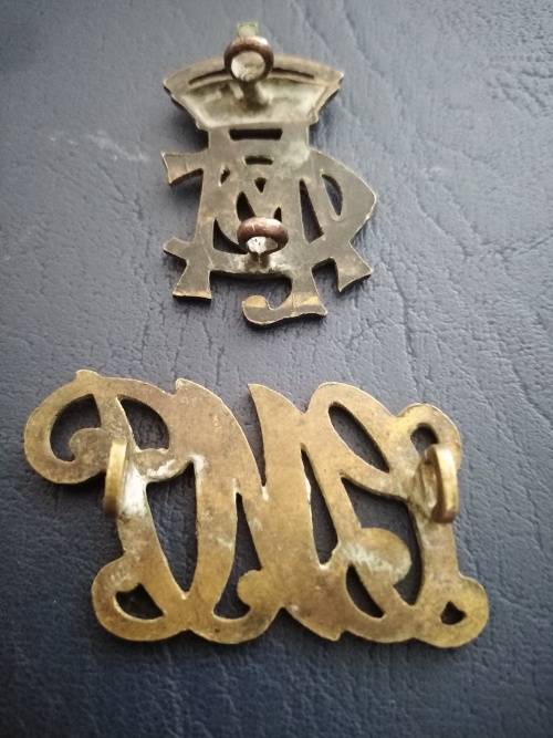 Cape Mounted Police -Shoulder Title Worn 1913-1914(Owen 1841)&Collar Badge (Owen 1839)