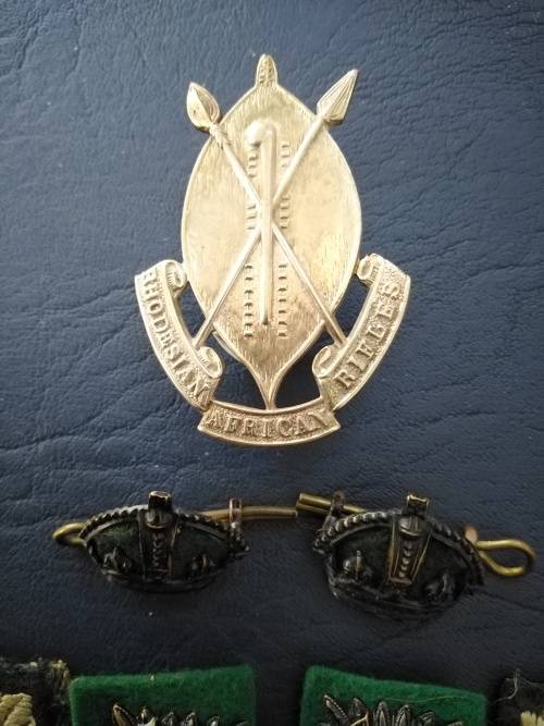 Rhodesian African Rifles Grouping of Badges-Cap Badge Firmin of London