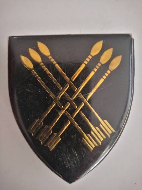 32 Battalion Shoulder Flash Complete with back plate and pins