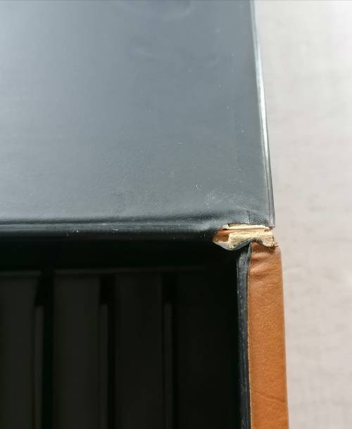 CASSETTE TAPE HOLDER - CARRYING CASE - INCLUDING 15 CASSETTE TAPES