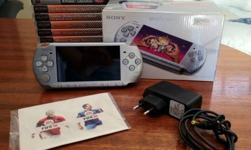 PSP + 11 Games + 2 Movies + Charger + Fifa Decal + Box - Free Shipping