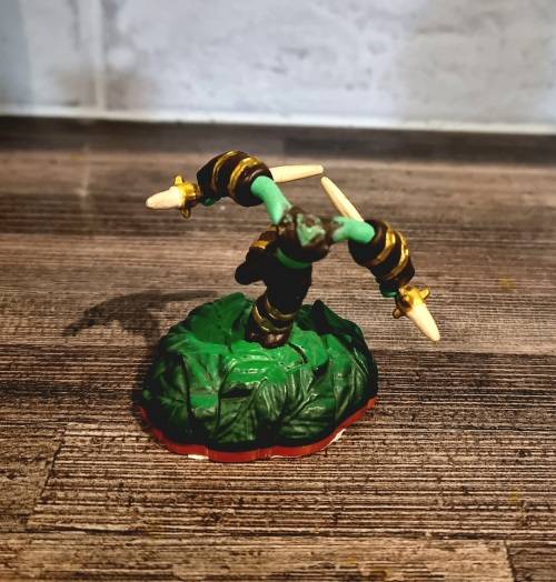 Skylanders Stealth Elf - Giants 2 (Head Broken)