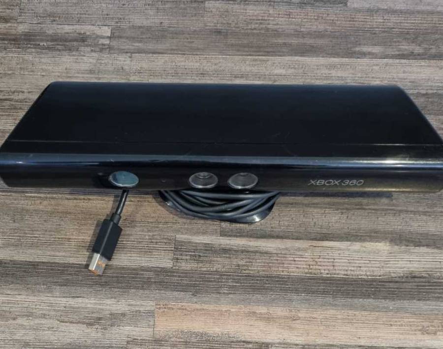 Kinect Sensor + Game for Xbox 360 - Complete