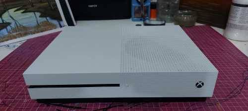 XBOX ONE S 1TB Console Excellent working condition