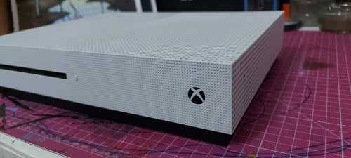 XBOX ONE S 1TB Console Excellent working condition