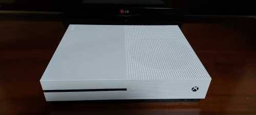 XBOX ONE S 1TB Console Excellent working condition