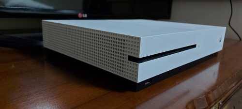 XBOX ONE S 1TB Console Excellent working condition