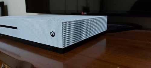 XBOX ONE S 1TB Console Excellent working condition