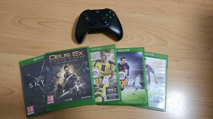 XBOX ONE X 1TB Console + Controller + 5 x Game Excellent working condition