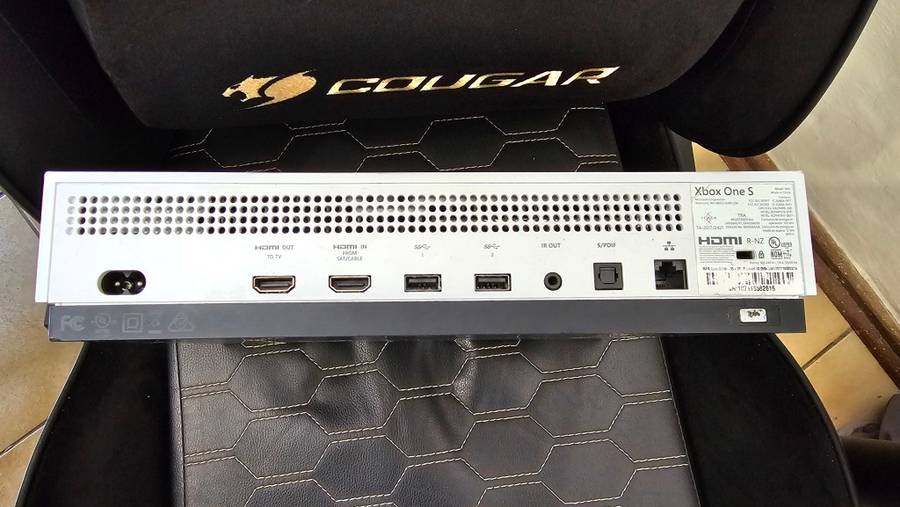 XBOX ONE S 500GB Console. Please read