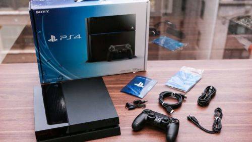 SONY PS 4 500 GIG (2 CONTROLLERS + 6 GAMES WORTH R5500)