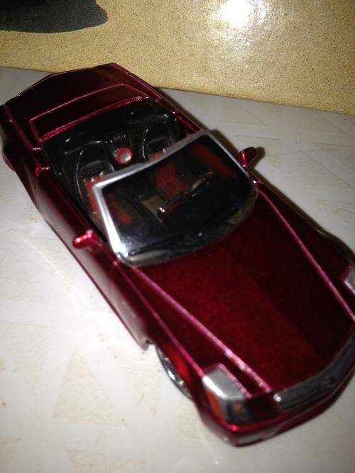 MAISTO CADILLAC XLR 1:64