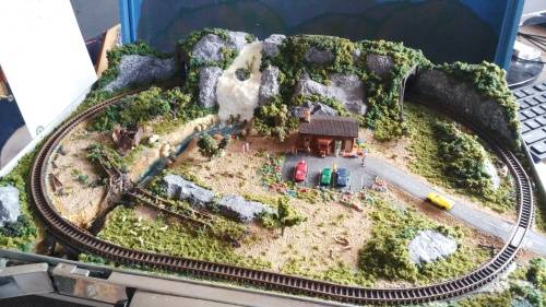 Z SCALE  IN  BRIEFCASE