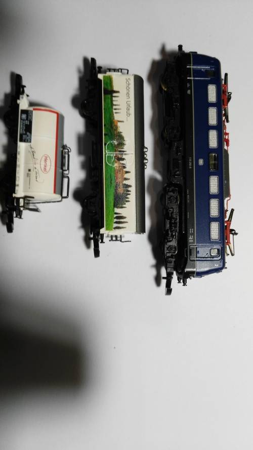 Z SCALE  IN  BRIEFCASE
