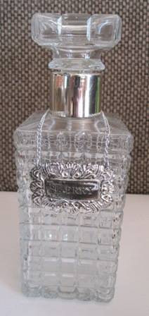 Square Glass Decanter with Metal Sherry Hanging Tag