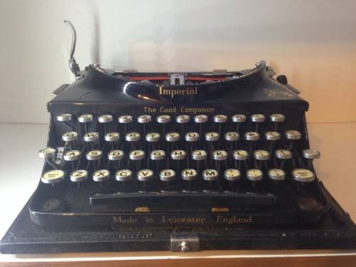 1939 IMPERIAL TYPEWRITER - AMAZING FIND AND CONDITION -
