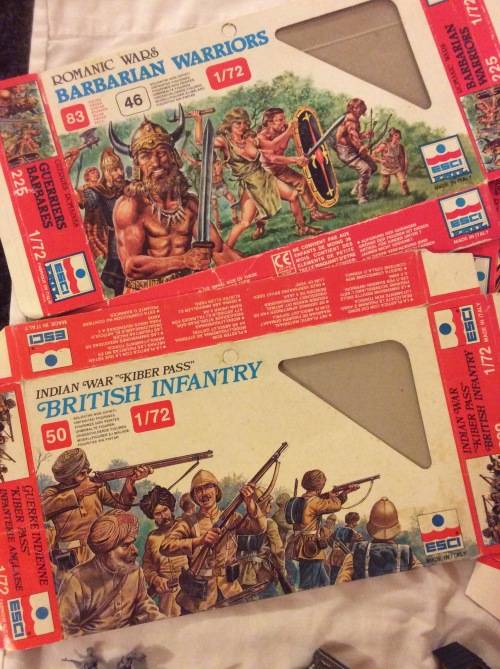 MASSIVE COLLECTION OF TOY SOLDIERS WITH FOUR ORIGINAL BOXES - LOTS OF EXTRAS - ONE BID FOR LOT -