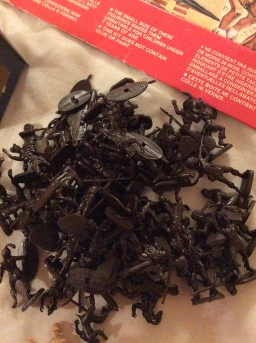 MASSIVE COLLECTION OF TOY SOLDIERS WITH FOUR ORIGINAL BOXES - LOTS OF EXTRAS - ONE BID FOR LOT -