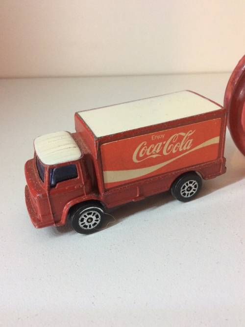 RARE 1980's SOUTH AFRICAN RUSSELL COCA COLA YO YO & TWO CORGI COKE MODELS - WOW! -