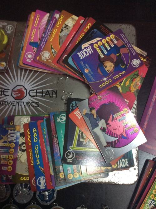 MASSIVE LOT - JACKIE CHAN ADVENTURES TRADING CARDS AND MEDALS - 300+ - 20 medals & tin - AWESOME -