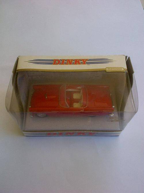 DINKY - MATCHBOX - 1955 FORD THUNDERBIRD - DY 31 -