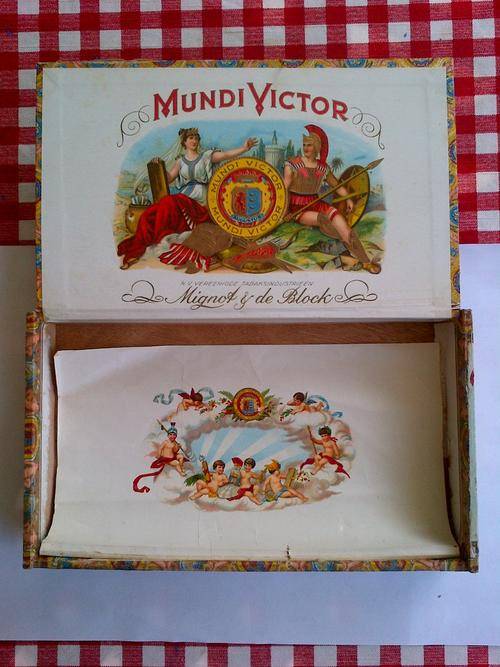 CIGAR BOX - MUNDI VICTOR - HOLLAND -