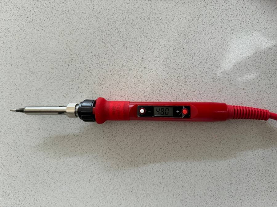 Soldering iron with temperature control and LCD screen , perfect for precision soldering