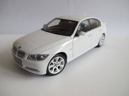 Kyosho BMW (E90) 330i Sedan