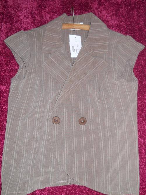 Ladies short sleeved summer jacket - M - new with tags