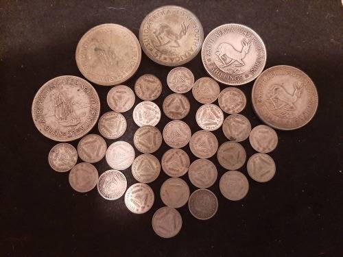 5 x 5 Shillings Silver and 32 x 3D Silver ( see Photos) E6