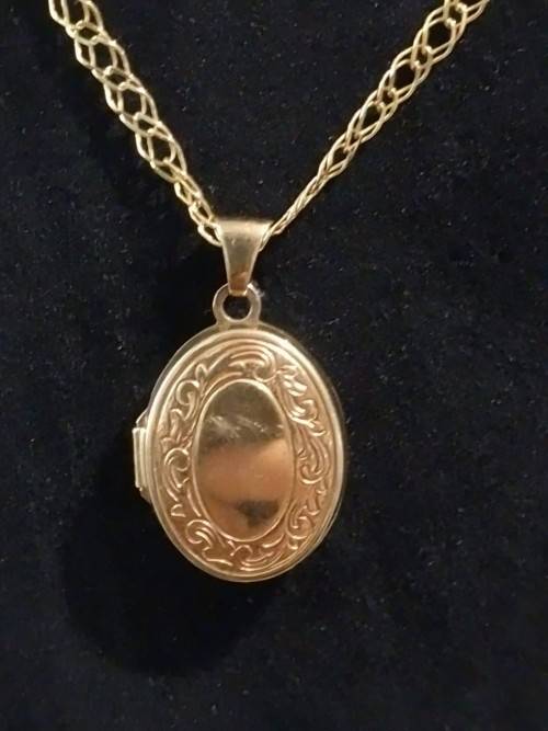 `ANTIQUE` Genuine Gold `LOVE LOCKET` Mounted on a `DOUBLE LINK` 9 Carat Gold Chain