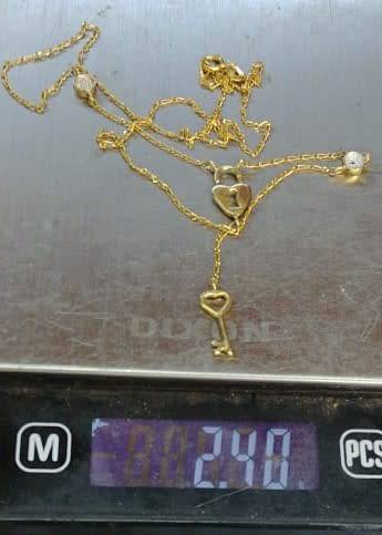 Genuine Yellow Gold Locket and Key Lariat set in a 9ct Gold chain