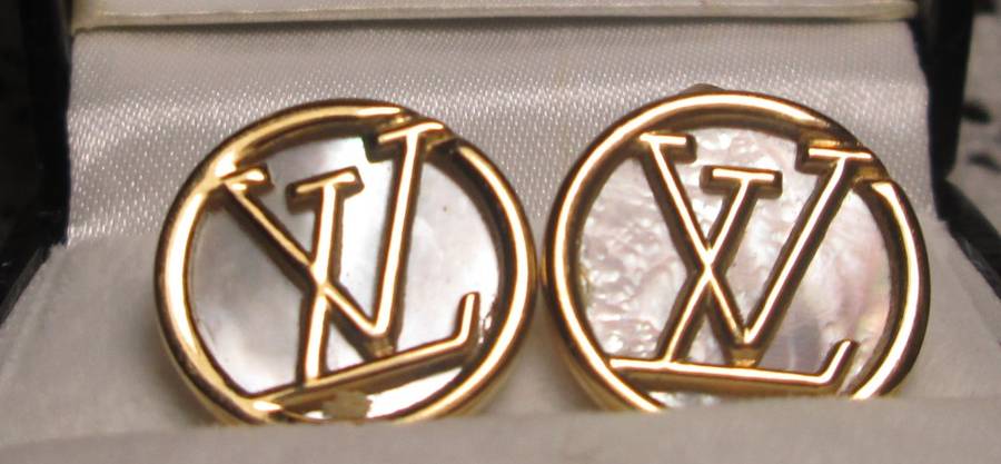 GENUINE  `LOUIS VUITTON` / Mother Of Pearl Gold stud earrings(Plated)