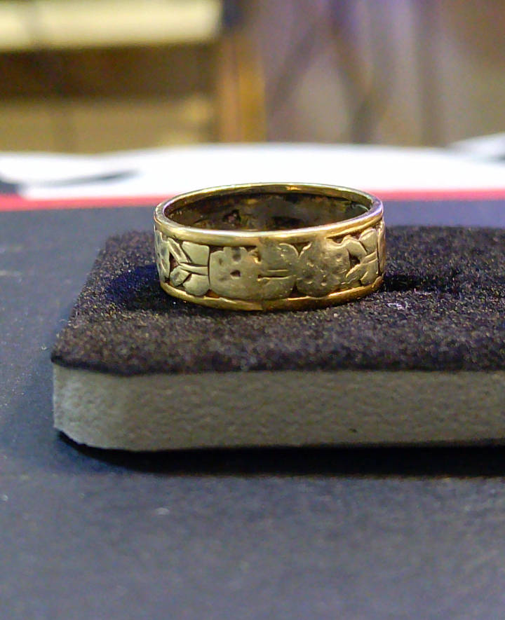 `ANTIQUE WEDDING RING` Floral Design set in 9CT Yellow and White Gold (Genuine Gold.)